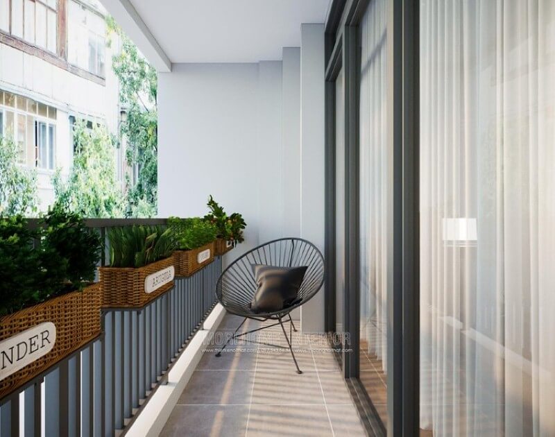 Mẫu trang trí ban công đẹp, đơn giản giúp bạn có thể dễ dàng sở hữu khu vườn rau, hoa quả nhỏ nhắn đáng yêu. Thiết kế nội thất chung cư